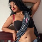 Lavanya Manickam Instagram - Grey saree lover🌚💯 excepting hot saree post or hot bikini post next🌹💖❤️‍🔥💯 waiting to let me know all ur exceptations all my lovely friends and family dears✨❤️‍🔥💯