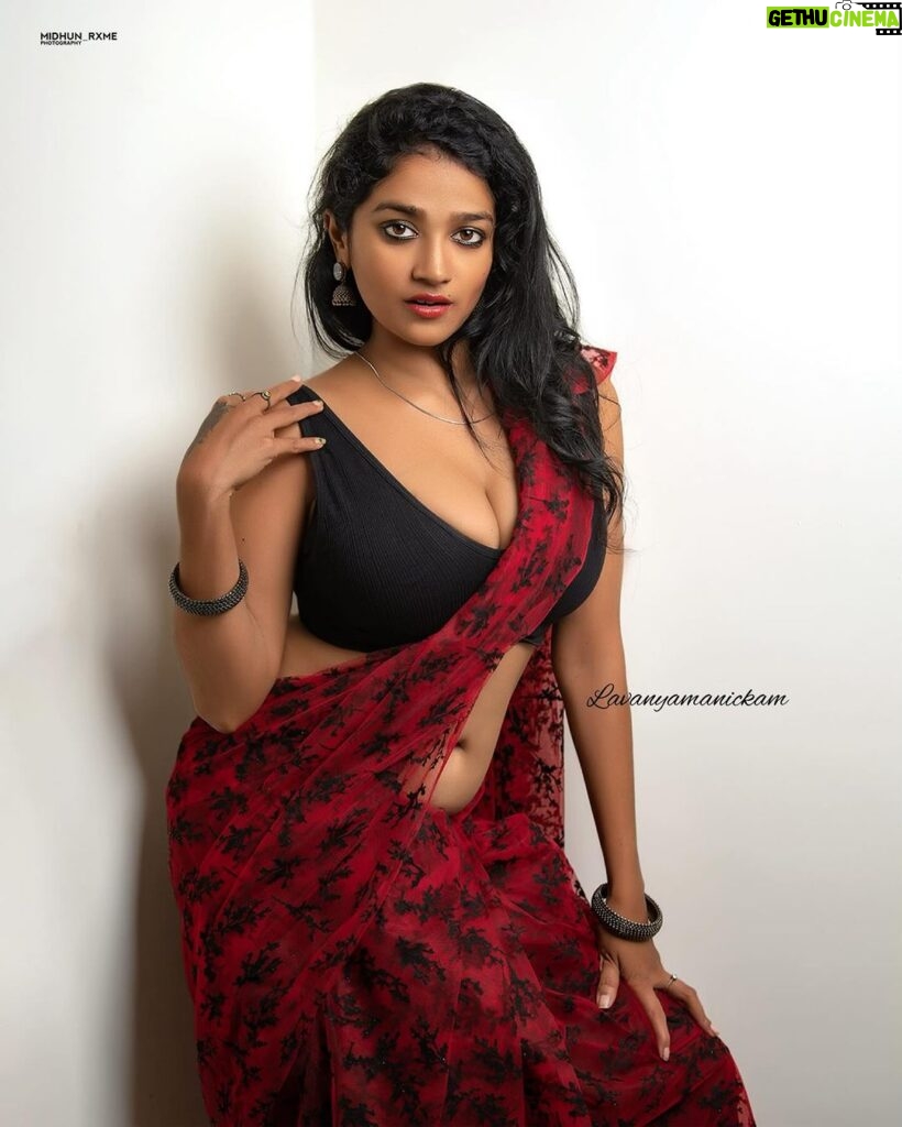 Lavanya Manickam Instagram - Wait for ur good time to make realize people that u r bad in showing ur good results💯😇Red and black all time favourite saree series🌶️❤️💯💃🏻 Photography and edited📸 by : @midhun_rxme 💯🥰📸