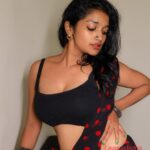 Lavanya Manickam Instagram - Wanna be a mirchi hot 🌶️ in redblack saree🔥 #lavanyamanickamoffl #lavanyamanickamhot #lavanyadesires #lavanyamanickam #lavanyamanickamoffl #lavanyadesires #saree #sareelove #photo #photography #photoshoot #photo #trendingphoto ❤️🔥