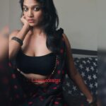 Lavanya Manickam Instagram - Wanna be a mirchi hot 🌶️ in redblack saree🔥 #lavanyamanickamoffl #lavanyamanickamhot #lavanyadesires #lavanyamanickam #lavanyamanickamoffl #lavanyadesires #saree #sareelove #photo #photography #photoshoot #photo #trendingphoto ❤️🔥