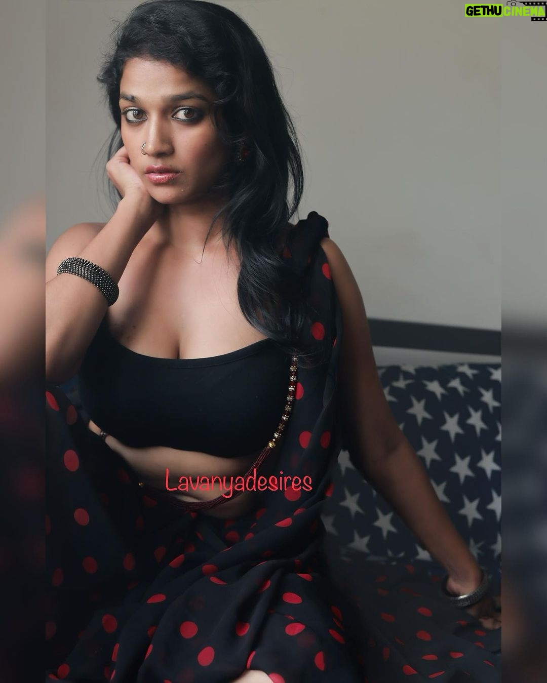 Lavanya Manickam Instagram - Wanna be a mirchi hot 🌶️ in redblack saree🔥 #lavanyamanickamoffl #lavanyamanickamhot #lavanyadesires #lavanyamanickam #lavanyamanickamoffl #lavanyadesires #saree #sareelove #photo #photography #photoshoot #photo #trendingphoto ❤️🔥