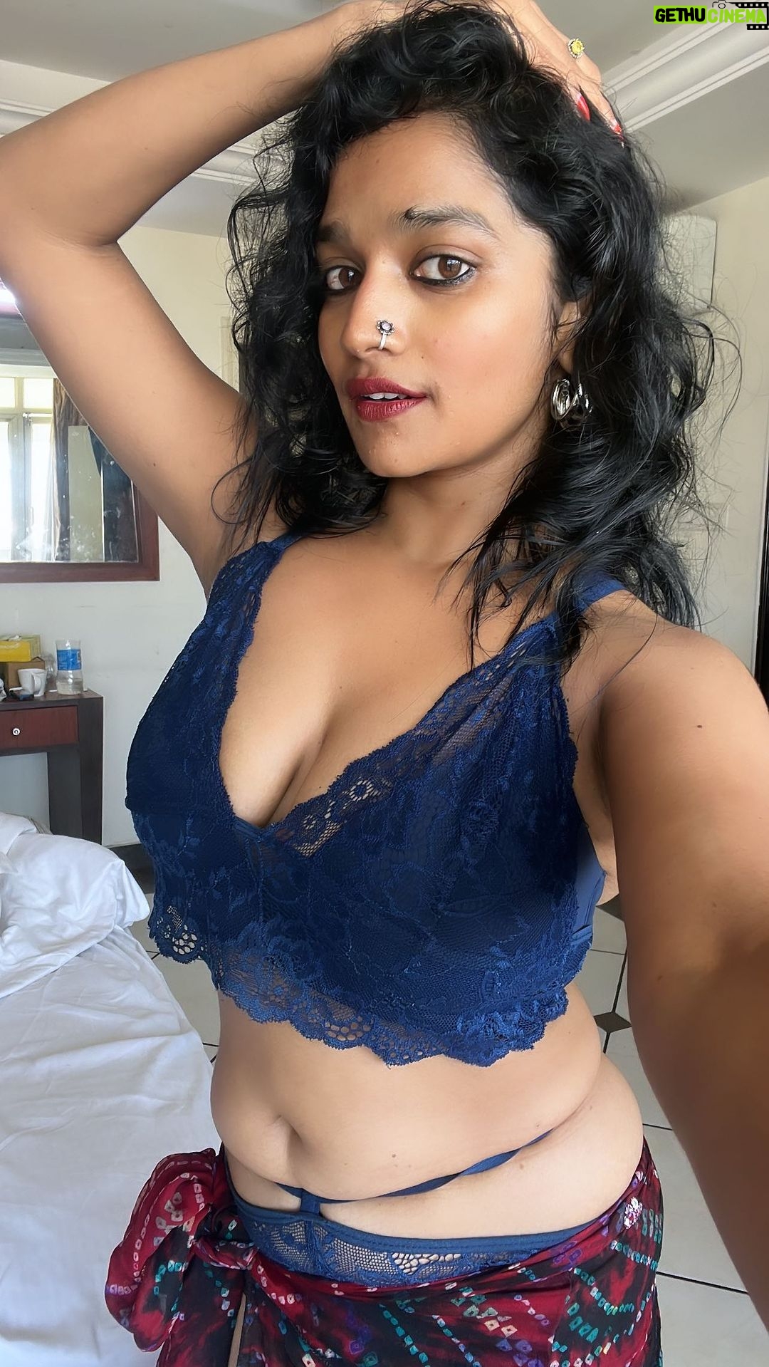Lavanya Manickam Instagram - Karl wine tus besosπ₯ππ»π―β€οΈβπ₯ trending sound beeππ»ββοΈππ»π₯°