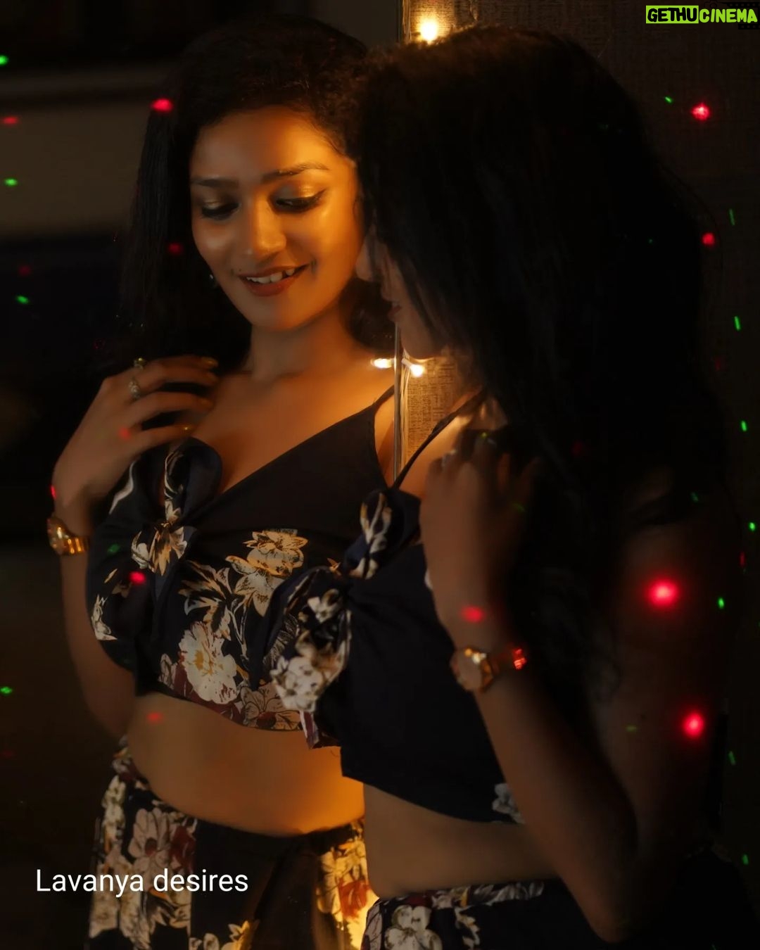 Lavanya Manickam Instagram - Be a shining queen πβ£οΈ happy morning allππ―π Photography πΈ: @akin_paduva_photography #lavanyamanickam #lavanyamanickamoffl #lavanyadesires #trending #trendingphoto #photography #photoshoot #photolove #photo