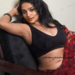 Lavanya Manickam Instagram - Favourite red❤️ black🖤 saree series🙈🥰💯 be in ur own kind of beautiful👸🏻🧜🏻‍♀️…. Photos📸 : @midhun_rxme 💯 @hotncut_photography 💯