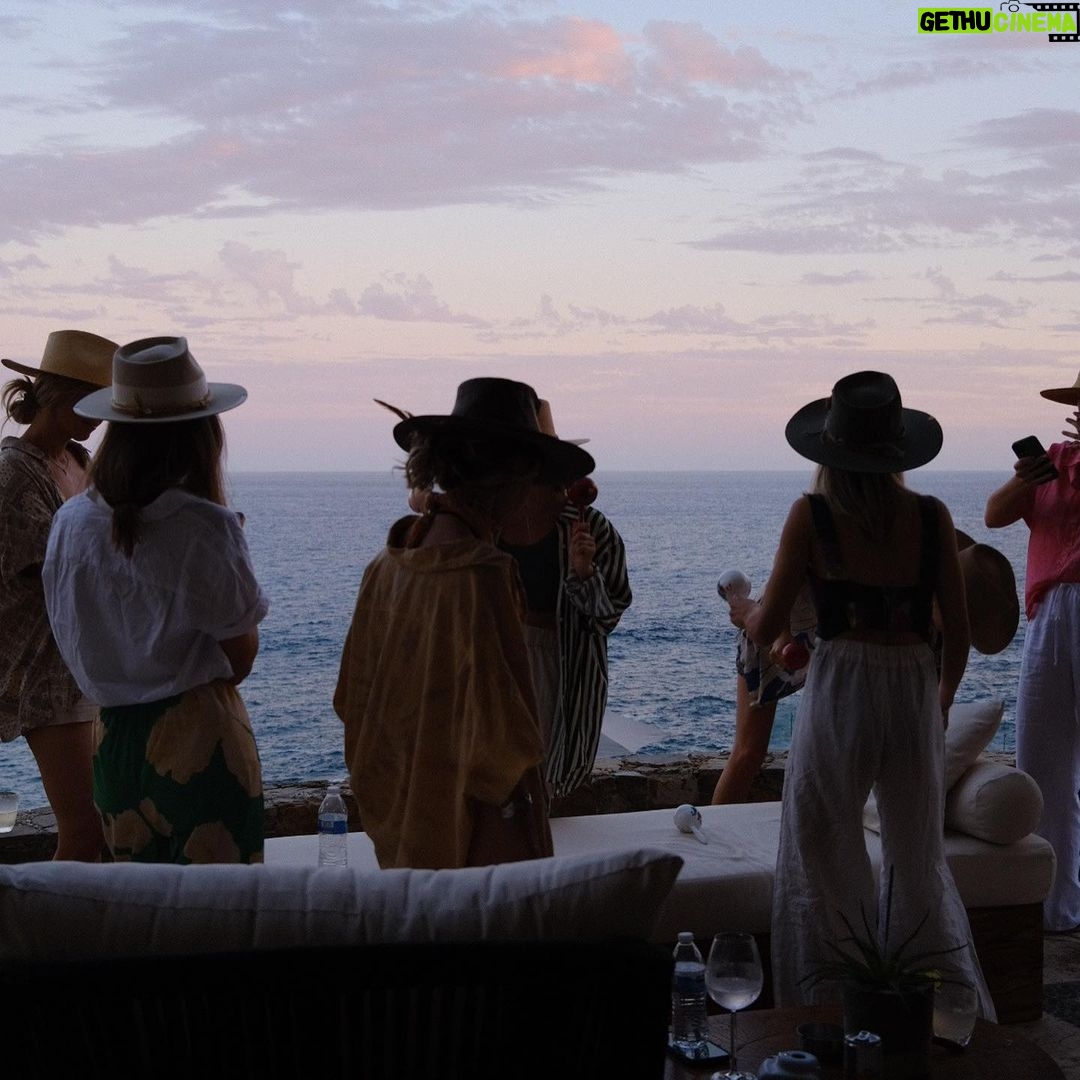 Laysla De Oliveira Instagram - T’s Bach X Love Island 💕