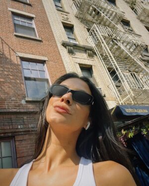 Laysla De Oliveira Instagram - Just a girl falling in love with NY 💫 🪩🍸🍝💕