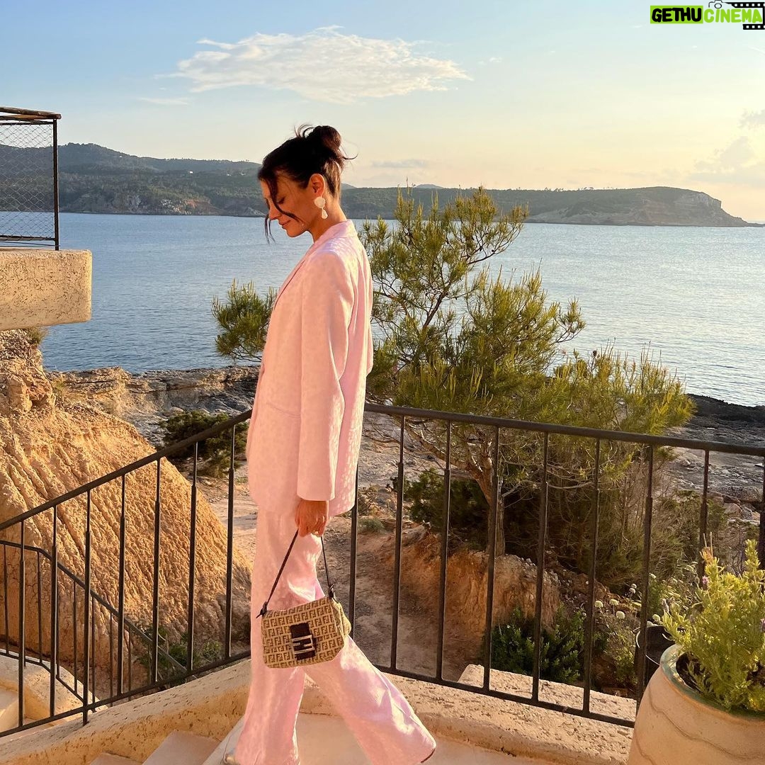 Laysla De Oliveira Instagram - Celebration of love 🪩🤍🎩 Ibiza