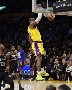 LeBron James Instagram - YEAH GLO!!!!!! LET’S GET IT 😤😤😤🦍