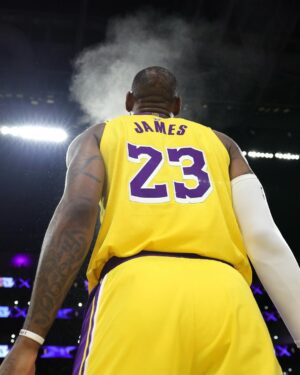 LeBron James Instagram - YEAH GLO!!!!!! LET’S GET IT 😤😤😤🦍