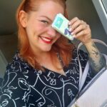 Lea Skálová Instagram - Holčičí kabelka je podle mě taková země zázraků 😂 Daj se tam najít až neuvěřitelný věci 😂🙏 Já jsem v ní dřív byla schopná mít i pět odstínů rtěnky 😂🤦🏼‍♀️ No teď tam spíš najdu DINO kapesníčky od @harmony_ceskarepublika, dětskou lahvičku nebo nedojedenou ovocnou kapsičku 😂😂 Nejvíc mě baví, když někde venku vyslovíte přání, že potřebujete třeba křížovej šroubovák a vsadím se, že ho nějaká máma z kabelky vytáhne 😂 Co nejdivnějšího nosíte v kabelce vy? #kabelka #damskakabelka #zemezazraku #dino #tvojeharmony #harmonyceskarepublika #spoluprace