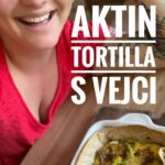 Lea Skálová Instagram - Recept pro všechny, kterým už lezou míchaný vejce krkem 😂😂❤️ Ultra rychlá a výborná snídaně nebo svačina 🥚 Navíc jsem si pro Vás připravila dneska na @aktin dopravu zdrama přes můj profil 🙏🙏🍾 Odkaz najdeš v BIU. Recepis 1 minutová tortilla bio 3 vejce 1 lžíce pesto rosso 2 lžíce krutího masa zavařeného 1 noha 😂 jarní cibulky 1 malá hrst strouhaného sýru Sůl, pepř Malá zapékací miska Tortilla vyloženě misku jako je na videu. Vajíčka rozškvrdlej se sýrem, špetkou soli a pepře a nakrájenou jarní cibulkou. Vlej na tortillu a ozdob pestem a krůtím masem. Pečeme na 180 stupňů 10-15 minut ❤️❤️❤️ Jaká je Vaše oblíbená snídaně? #recept #snidane #rychlerecepty #vejce #fit #easy #love #recepie @vilgain