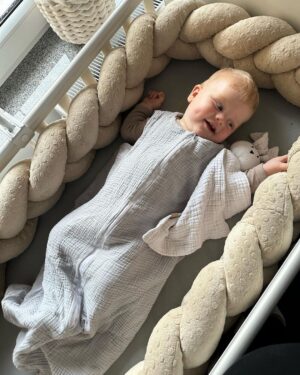 Lea Skálová Instagram - SOUTĚŽ JE JIŽ UKONČENA 

Teo má pro Vás soutěž ❤️🍼 O poukaz v hodnotě 1500,-Kč na nákup nádherných věcí od @sitickopromiminka ❤️❤️💃🏼 Máme od nich hned několik setů, mantinely, usínáčky a hlavně nejlepší spací vaky. Tyhle mušelínový nás teď v létě fakt zachránili. Jsou lehounký a hlavně ten vak vak si prostě neodkope a zároveň si může hýbat ručkama 🙏🙏 Pokud se chcete zapojit do soutěže tak mi napište do komentáře co byste si za poukaz vybrali vy ❤️ a nezapomeňte sledovat @sitickopromiminka 
JEDEM!

#soutez #vybavicka #miminko #spacipytel #muselin