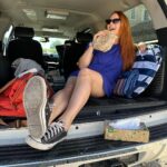 Lea Skálová Instagram – Naše léto na čtyřech kolech ❤️🌞 Bála jsem se, že se budeme muset naší největší vášně a to cestování na nějakou dobu vzdát, ale malej to miluje stejně jako my 🙏🙏🙏 A tak je naše léto opět ve znamení cest ať už po Čechách nebo do zahraničí ❤️ Pojďme si přiznat, že toaleťák, kapesníčky a ubrousky jsou hlavně v kempu nedostatkový zboží a obchoduje se s nima pod stanem pomalu na černým trhu za umývárkama 😂😂😂 Takže s sebou všude tahám zásobu od @harmony_ceskarepublika 
A zajímavý je jak se chtějí najednou všichni kámošit. Jojo holt toaleťák se cení zlatem 😂😂😂🔥

#travel #cartravel #family #ontheroad #vacation #love #passion