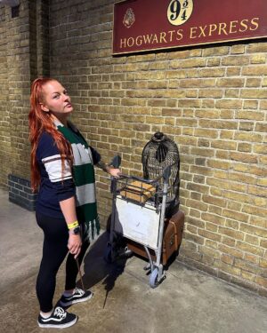 Lea Skálová Instagram - Ještě pár mých oblíbených fotek z Londýna ❤️❤️❤️❤️ Příští výlet je směr studia Harry Potter Amerika a nebo Tokyo 😂😂😂🔥🥂 je ti to jasný?? @svatebni.nezbytnosti 😂😂

#harrypotter #london #trip #mothers #trip #girlstrip