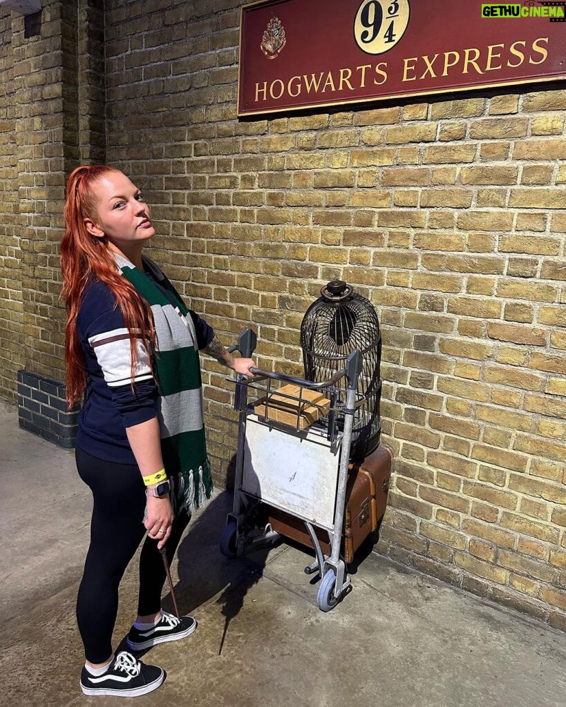 Lea Skálová Instagram - Ještě pár mých oblíbených fotek z Londýna ❤️❤️❤️❤️ Příští výlet je směr studia Harry Potter Amerika a nebo Tokyo 😂😂😂🔥🥂 je ti to jasný?? @svatebni.nezbytnosti 😂😂 #harrypotter #london #trip #mothers #trip #girlstrip