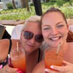Lea Skálová Instagram – Tohle byl můj nejlepší nápad za poslední dobu. Sbalit Teodorka a mámu a vyrazit si společně do tepla ❤️🙏 Bylo to nádherný a doufám, že jsem Ti mami, aspoň malinko oplatila to všechno, co pro nás děláš a co už jsi udělala. Zasloužila bys dovolenou každý měsíc ❤️
Byli jsme v Egyptě v hotelu @serrybeachresort ať Vám odpovím hromadně. Bylo to tam boží, extrémně čistý, vkusný 🙏 byla jsem na exkurzi i ve všech kuchyních na hotelu a teda čistota a organizace byly naprosto v topu, celý týden jsem dávala jídlo z kuchyně i malýmu ❤️ tak moc jsem tomu věřila 🙏 Děkujeme za úžasnou péči a servis. Nejedná se o spolupráci, kdyby chtěl někdo buzerovat jak je tady dobrým zvykem 😂😂😂😂

#máma #mamaadcera #mamaasyn #trigenerace #babicka #laska #doovlena