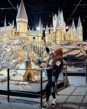 Lea Skálová Instagram - Ještě pár mých oblíbených fotek z Londýna ❤️❤️❤️❤️ Příští výlet je směr studia Harry Potter Amerika a nebo Tokyo 😂😂😂🔥🥂 je ti to jasný?? @svatebni.nezbytnosti 😂😂

#harrypotter #london #trip #mothers #trip #girlstrip