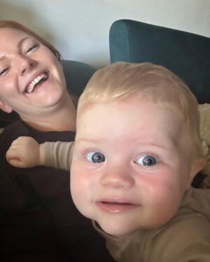 Lea Skálová Instagram - Miluju Tě, chlapečku můj ❤️ Občas nadávám, občas jsem na dně, občas si připadám jako nejhorší máma na světě, ale tohle se nezmění nikdy 🙏

#momlife #motherandson #loveofmylife