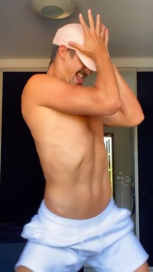 Leandro David Instagram - Dancinha de bom dia pra vcs pq hj é sexta-feira e tá liberado hahaha Marca uma amiga que vai dar trabalho no #sextou pra vc hj 🔥🔥