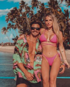 Leandro David Instagram - E já que vcs pediram tanto, resolvi postar logo 3 de uma vez 😂 Alô Ritinha, vai voltar não desgramada?? KKKKKK Marque aqui a sua amiga que ficaria indecisa entre o Leandro e o Leonardo 🤣🤣 @ritatiiecher 📸: @arisonrod