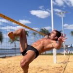 Leandro David Instagram - Relação de amor e ódio com o tal do ftv 🙃🫶🏼 hahaha Sextinha do jeito que a gente goxta: ☀️ pipocando, areiazinha 🏖️ e ⚽️ pro alto 🔥🔥🔥 #ftv #futevolei #explore Iate Clube de Brasília