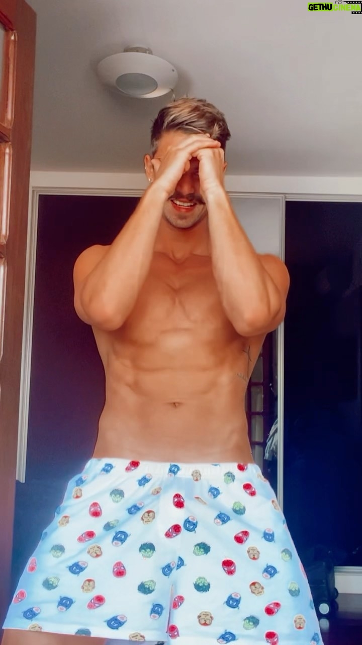 Leandro David - 87.9K Likes - De pijama pq sim hahaha Bom dia pra vcs hj tá diferente, educados respondem 👀❤️🔥 #explorar