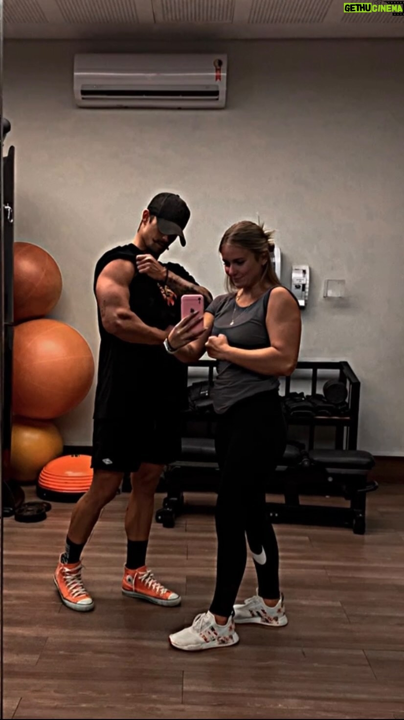Leandro David Instagram - Treinin de braço daquele jeitão 🔥 Salva pra fazer depois e me conta o que achou 👀💪🏼 Aproveitando pra falar do novo Combo de Inverno da @bt_bodytech . Treino (intenso ou relax) + música favorita da playlist BT + promo especial de 2 meses (no anual) = vibração TOTAL. #mundobt #bodytech #inverno #combobtinverno #armday #gym #gymworkout #academia #treinodebraço #explorar #sister Body Tech Academia- Unidade Lago Norte Iguatemi