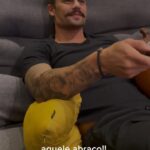 Leandro David Instagram - Todo mundo já ouviu essa frase da sua mãe: “Tira esse pé sujo de cima do sofá” né e é pensando nisso que a @cleanndrybsb veio aqui em casa dar um trato no sofá, até porque quem nunca comeu uma pipoquinha e deixou o dog subir no sofá pra ver um filminho… Confiram aí o resultado que ficou um brinco✨ Alooo dona @ignezdavid tá limpinho agora viu?? 😜😜