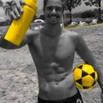 Leandro David Instagram - Minha garrafinha da @paccoby me acompanhando todo dia e em todo lugar 💛 E pra vcs que são meus seguidores, consegui um CUPOM incrível pra vcs também terem a sua PACCO no seu dia a dia, corre pra usar 🔥 CUPOM: LEANDRO10