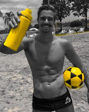 Leandro David Instagram - Minha garrafinha da @paccoby me acompanhando todo dia e em todo lugar 💛
E pra vcs que são meus seguidores, consegui um CUPOM incrível pra vcs também terem a sua PACCO no seu dia a dia, corre pra usar 🔥 

CUPOM: LEANDRO10