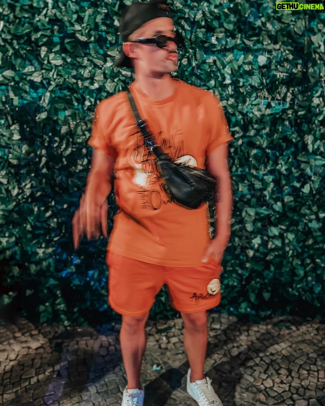 Leandro David - 14.7K Likes - “The only approval you need is your own”
Pouco trajado no pagode viu?? 🔥🔥 Alô @approve tamo sem beca, graças a Deus kkkkkkkkkk Oq vcs acharam do look??