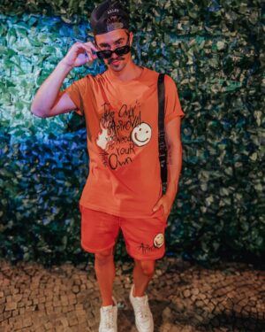 Leandro David Instagram - “The only approval you need is your own” 
Pouco trajado no pagode viu?? 🔥🔥 Alô @approve tamo sem beca, graças a Deus kkkkkkkkkk Oq vcs acharam do look??