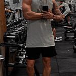Leandro David Instagram - Cês acham que coração partido machuca? O que machuca é isso aqui 🥹 @duxnutritionlab me nota 🥲🙏🏼