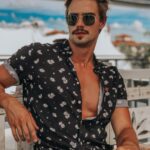 Leandro David Instagram - Como já dizia um grande filósofo: “Faz a pose, olha o flash...” Doma Rooftop