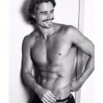 Leandro David Instagram - Aquele famoso sorrisin no rosto de quem não faz a menor ideia do que tá fazendo da vida KKKKKKK B&W que nois goxtaa 🖤🤍 📸: @lucianogurgell Hotel Meliá Brasil 21