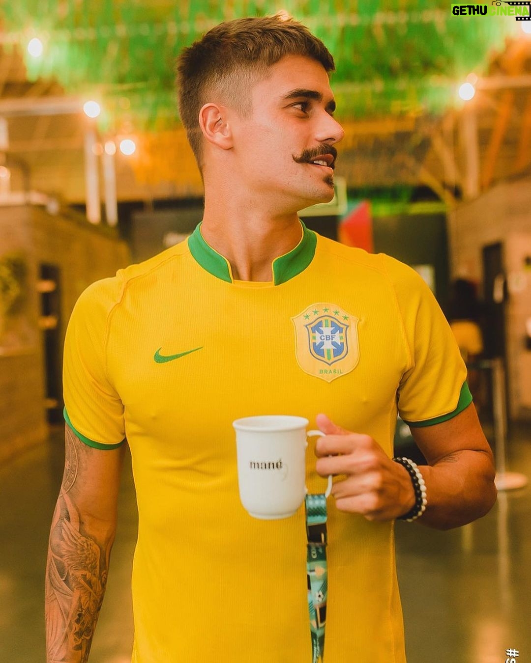 Leandro David - 20.5K Likes - Kit do hexa check:
Uniforme no peito ✅
Copo personalizado ✅
Telão gigante ✅
+20 opções de restaurantes ✅
E vocês.. já estão com o coração preparado pro Gol do @richarlison de hoje lá no @manebrasilia ?
Comentem aí seu palpite pro jogo de hoje 🔥