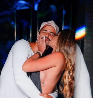 Leandro David Instagram - As vezes a vida nos surpreende, eu vivendo um momento que era um dos meus maiores sonhos e no meio dessa loucura toda, você apareceu e me fez sentir o sentimento mais maravilhoso que já senti… Hoje paro e olho para trás, para tudo que vivemos juntos e só consigo sentir gratidão! Só nós sabemos tudo o que enfrentamos ❤️‍🔥 Te amo muito meu amor