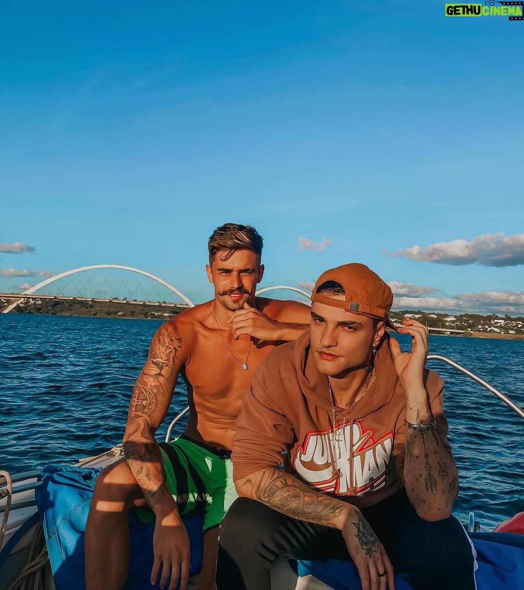 Leandro David - 29K Likes - Passando aqui só pra deixar registrado o breve encontro que tive com meu mininu esse fds, tava com pouca sdds viu?🔥 Mas ouvi dizer que em breve terá muito Davi e Leandin por aqui, hein… 👀🥵