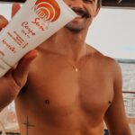 Leandro David Instagram - A estação mais amada dos brasileiros já está batendo à porta e como uma andorinha só não faz verão, a Farmacotécnica vai lançar um menu recheado com produtos elaborados para a estação mais quente, vocês estão preparados?! Esse aqui é o Hidra Sun, protetor solar ideal pra cuidar da sua pele nesse calorzão. Com esse aliado você não precisa mais fugir do sol. Esse é só o começo! Fiquem de olho nos meus stories que tem coisa boa vindo, hein?! 😎☀️