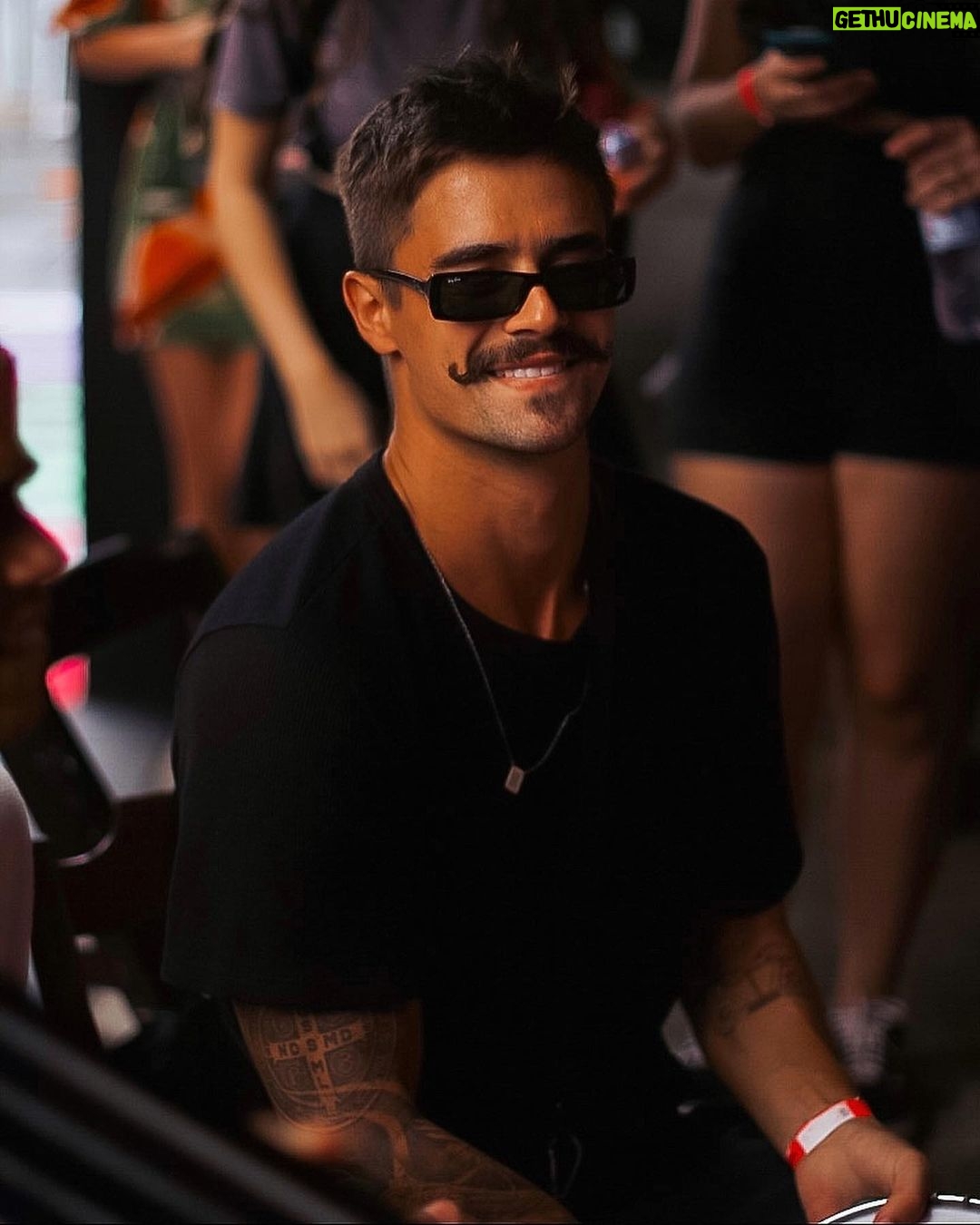 Leandro David - 12.1K Likes - “O meu lugar, é cercado de luta e suor, esperança num mundo melhor, e cerveja pra comemorar..”
Registrozinho de umas das coisas que eu mais amo nesse mundo 🫶🏼