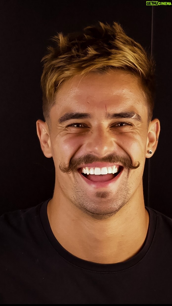 Leandro David - 45.6K Likes - CHEGA DE SUSPENSE!!! Se maravilhem com o mais novo sorriso do seu insta 😬😬 Se eu gostei?? Além de ser uma pessoa maravilhosa e super atenciosa, não tem nem oq falar sobre o trabalho dela, IMPECÁVEL @dra.heloisacrisostomo 🔥🔥 Agora quero saber oq vcs acharam…comentem muito se gostaram ou não 😁😁