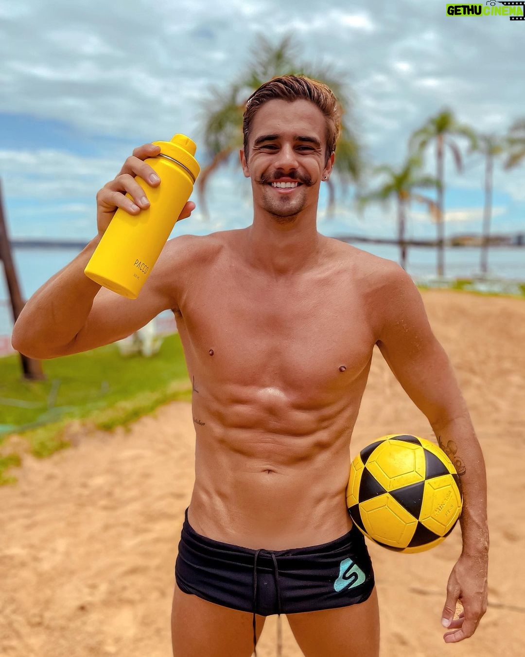 Leandro David - 24K Likes - Minha garrafinha da @paccoby me acompanhando todo dia e em todo lugar 💛
E pra vcs que são meus seguidores, consegui um CUPOM incrível pra vcs também terem a sua PACCO no seu dia a dia, corre pra usar 🔥
CUPOM: LEANDRO10