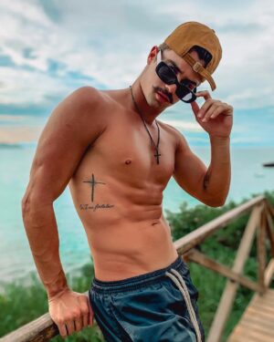 Leandro David Instagram - Turistando e fazendo book 📸😜 Fala pra mim, vcs conhecem Búzios?? Me fala um lugar que eu não posso deixar de conhecer aqui…👀