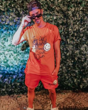 Leandro David Instagram - “The only approval you need is your own” 
Pouco trajado no pagode viu?? 🔥🔥 Alô @approve tamo sem beca, graças a Deus kkkkkkkkkk Oq vcs acharam do look??