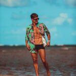 Leandro David Instagram - O #tbt de hj vai pra última viagem que eu fiz com minha família da Netflix 🔥 Ooo sdds de vcs viu, quando que é a próxima?? 👀👀 Praia dos Carneiros PE