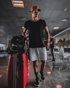 Leandro David Instagram - São Paulo, vc tem uma parte do meu coração, obrigado por tudo e por tanto, mas agora é a hora de ver a outra hahaha ALOOOO RIO to chegando 😜❤️‍🔥