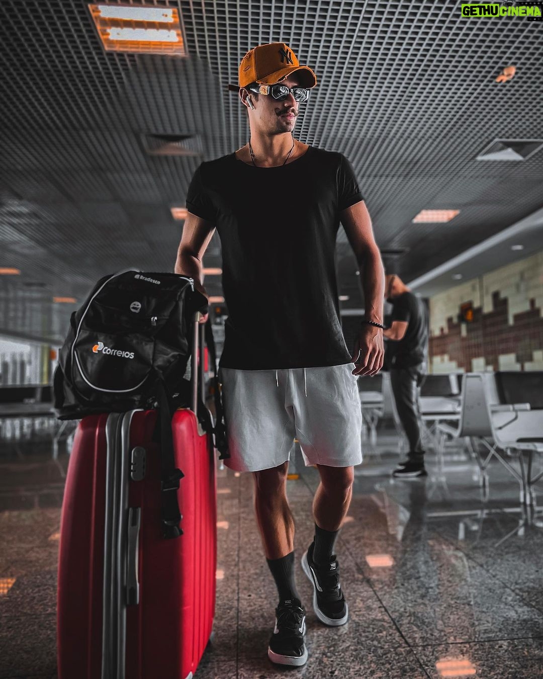 Leandro David - 31.9K Likes - São Paulo, vc tem uma parte do meu coração, obrigado por tudo e por tanto, mas agora é a hora de ver a outra hahaha ALOOOO RIO to chegando 😜❤️🔥