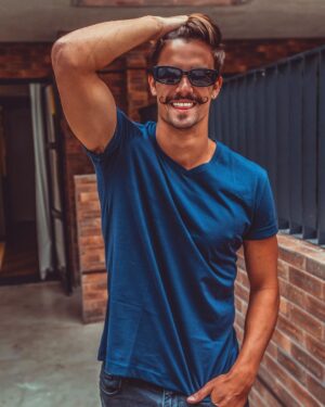 Leandro David Instagram - E olha quem resolveu aparecer no feed pra vcs de novo hahaha todo feliz usando @be_cava 🔥 SABADOOOOU, duvido vcs comentarem só emojis “AZUL 🔵” 

📸: @lucasmirandaprod