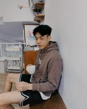 Lee Charles Instagram - ☕️