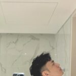 Lee Charles Instagram – 檢查一下後面頭髮會不會太扁 Somerset Maison Asoke